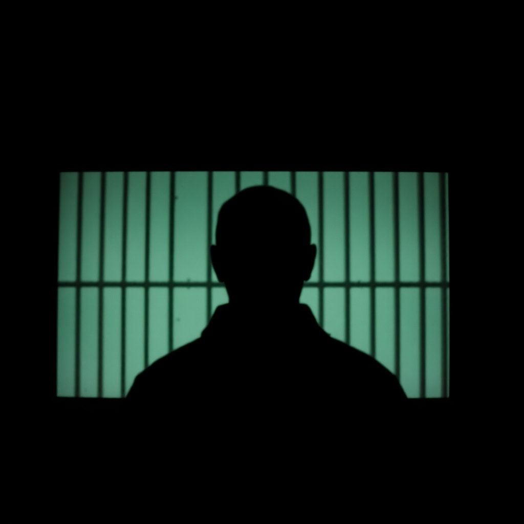 Überwachungskamera im Gefängnis zeigt mysteriöse Zeitlücke während Epsteins Tod